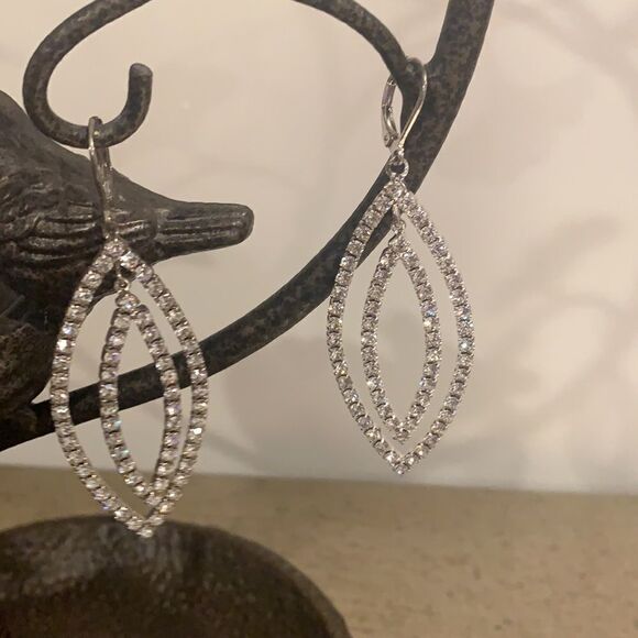 🎉1 hr sale🎉Double layer drop earring - Picture 2 of 5